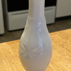 Vintage Milk Glass Bud Flower Vase With Starburst Design 