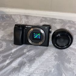 SONY A6400 CAMERA WITH 16-50 LENS