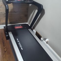 SOLE F80 ( LIKE NEW & DELIVERY AVAILABLE TODAY)