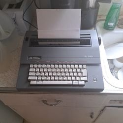 Vintage Smith Corona SL 500 Electric Typewriter