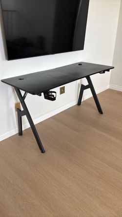 Carbon fiber gaming table