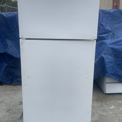 Delivery Available Entrega Disponible 