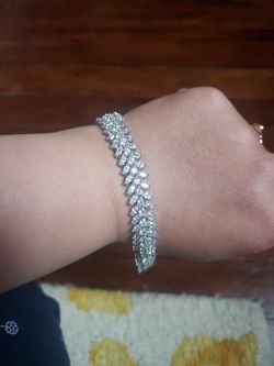 Beautiful Cz Diamond Leaf Bracelet