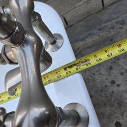 Freestanding antique claw tub