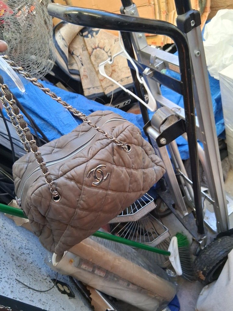 Used CHANEL Quilted Bubble BaG. SLIGHTLY scuffed Almost Unoticable!!!!