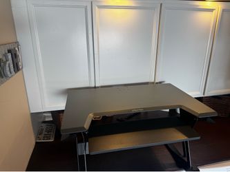 Work station Stand up desk by Ergotron