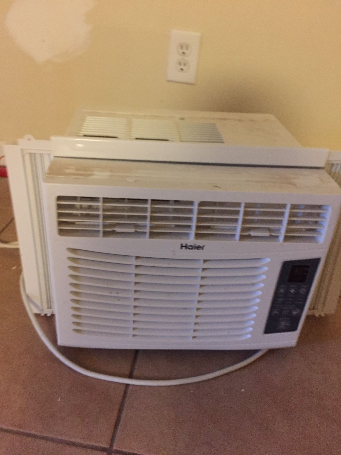Haier AC window unit air conditioner 5000 btu