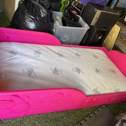BEAUTIFUL TODDLER BED MINNIE MOUSE PINK COLOR WITH MATTRESS GOOD CONDITION 