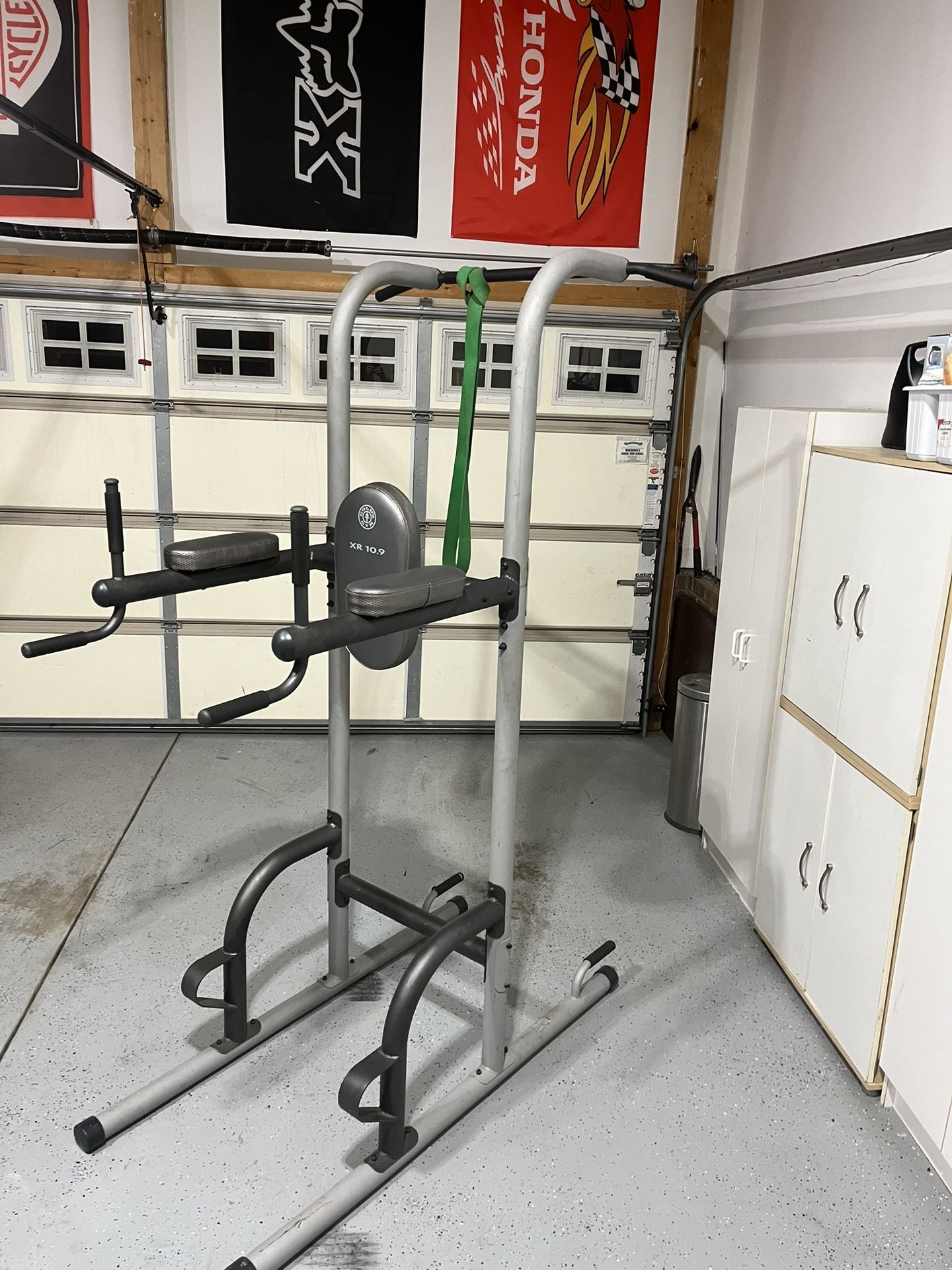 Pull Up Dip Reverse Abs Stand