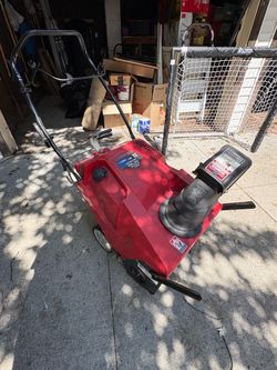Toro Power Clear 21 Snow Blower - Runs great, bad auger