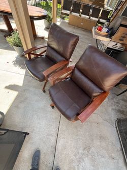Table/poker with 2 chairs FREE
