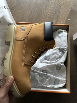 New Timberland Shoes , Size 10, In Box Original
