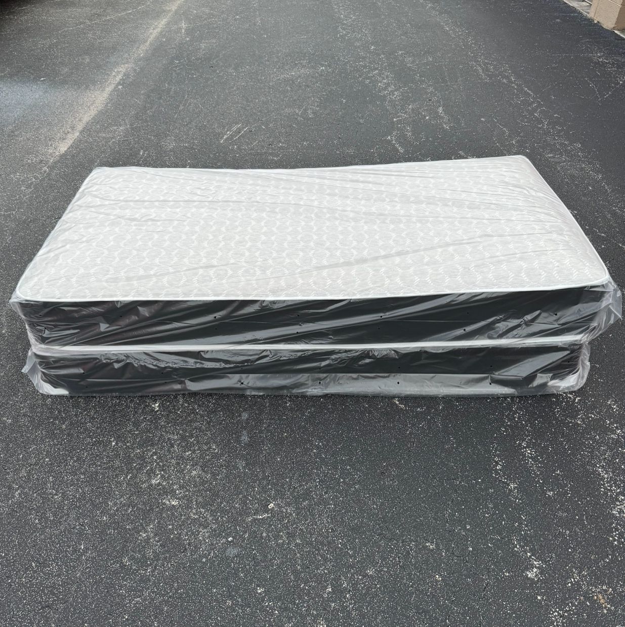 New Twin Size Mattress And Box Spring Set // We Offer 🚚
