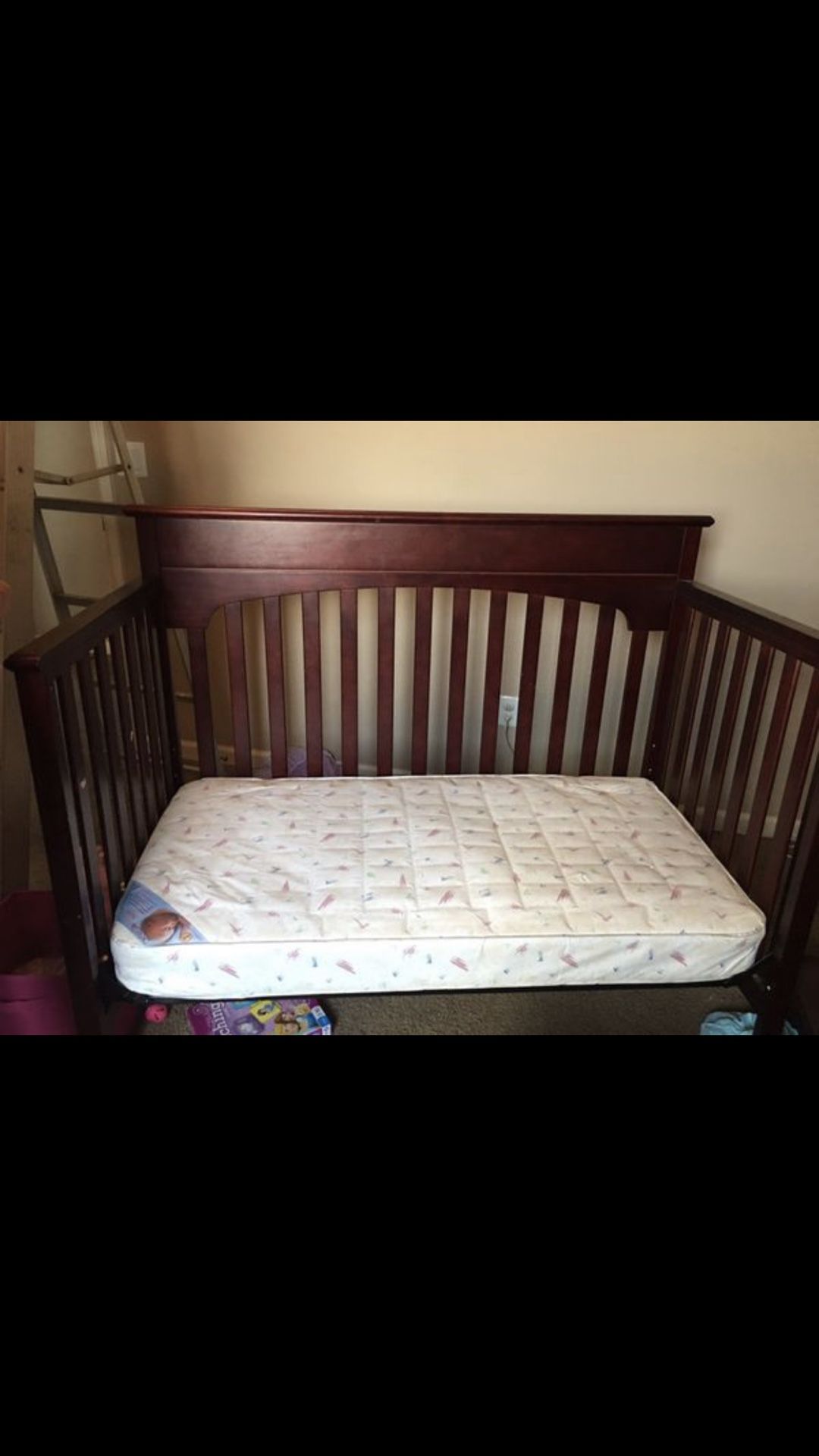 Graco Crib/Toddler Bed (w/ mattress) and matching Changing Table!