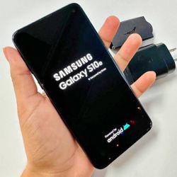 Samsung Galaxy S10e, 128GB,  Factory Unlocked,  Excellent Condition.  Like New 