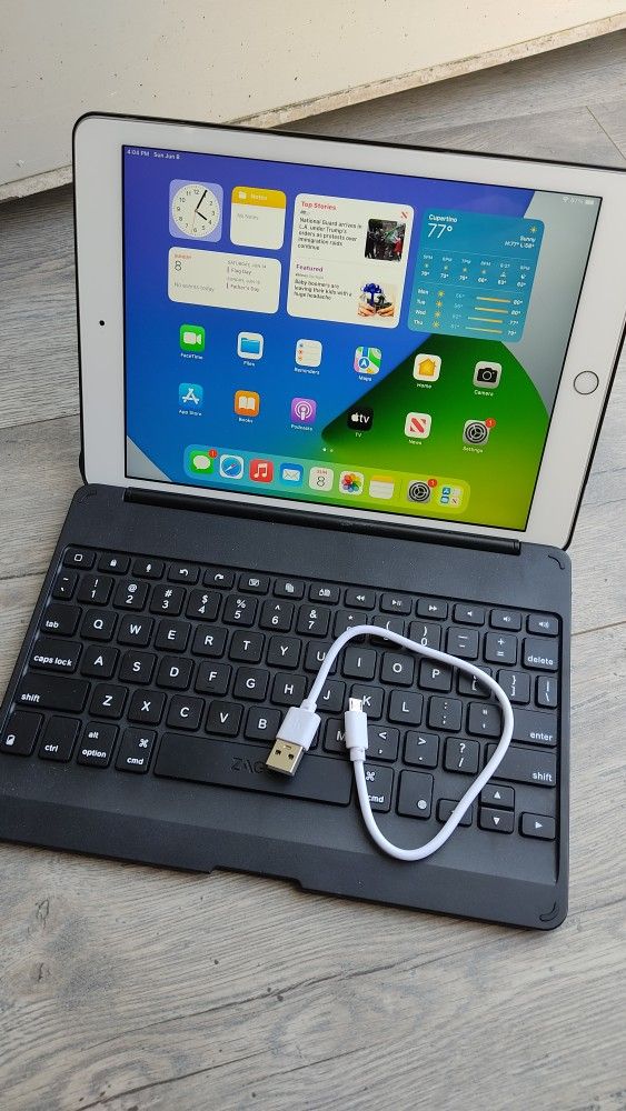 Apple IPad 5th Generation : 128 GB Unlocked
