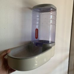 Pet Food Dispenser