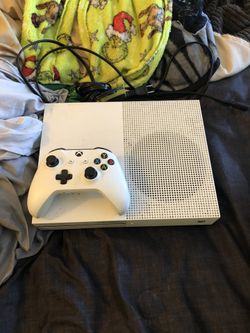 XBOX ONE S (Comes With Controller)
