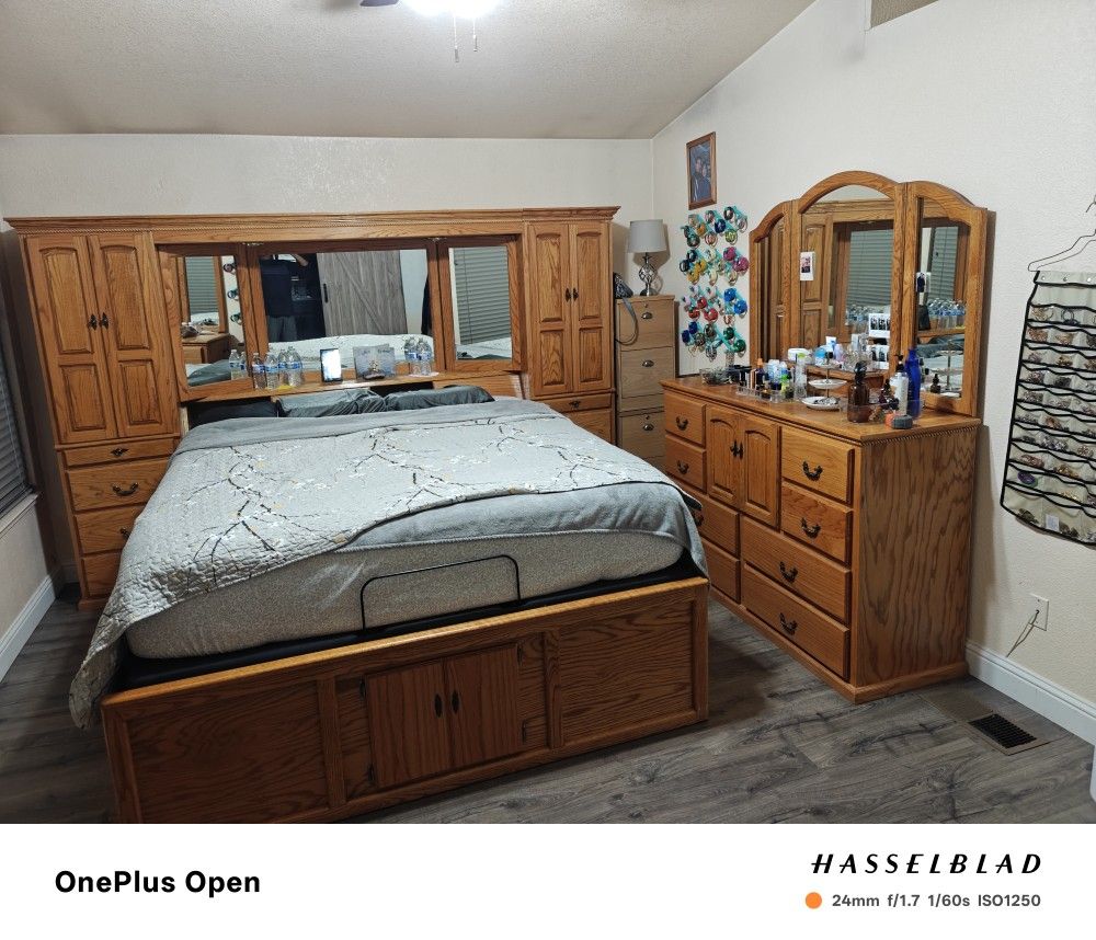 Bedroom Set $600 or Best Offer