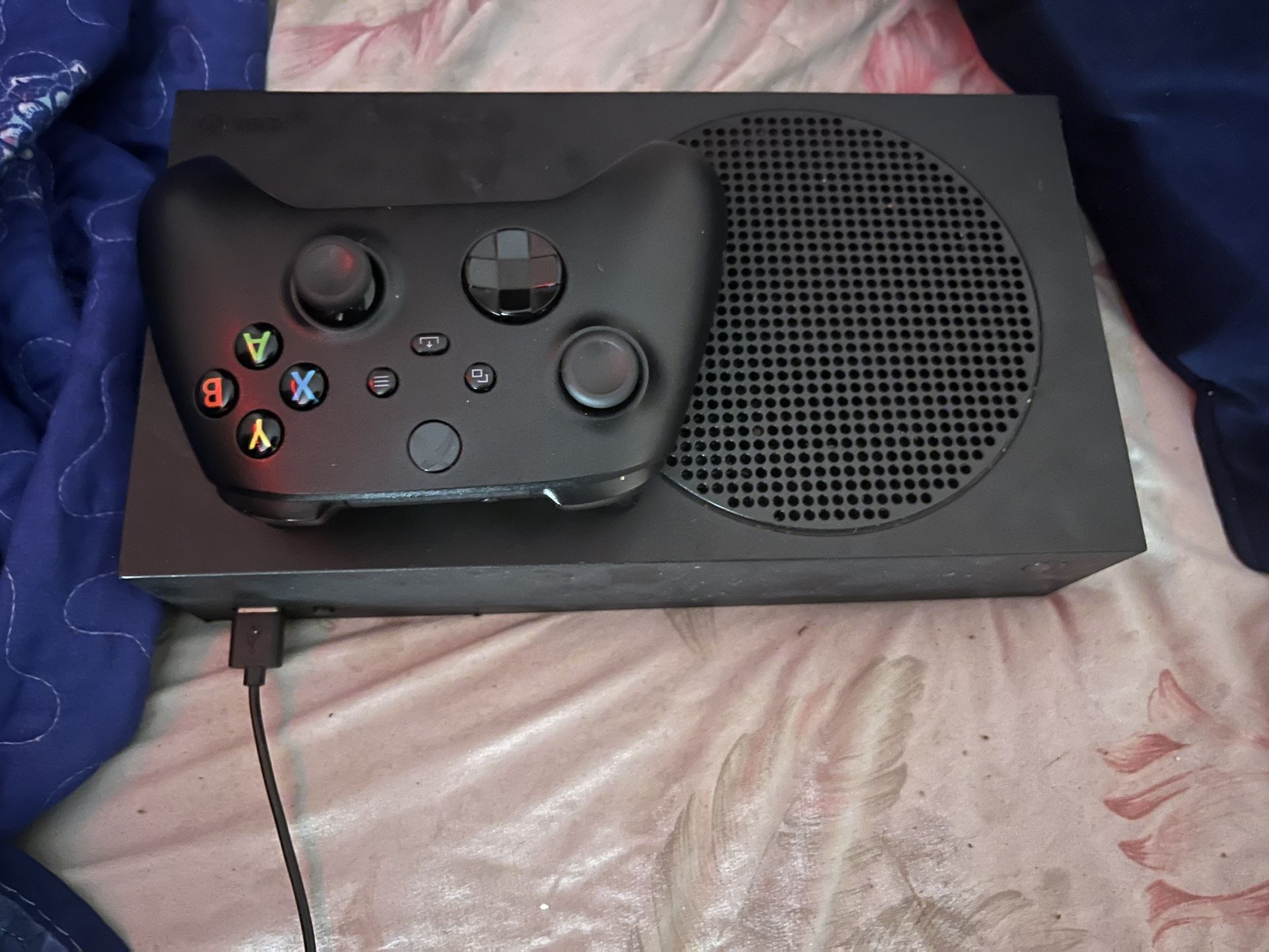 Xbox Series S, Comes With Rechargeable Battery In Controller