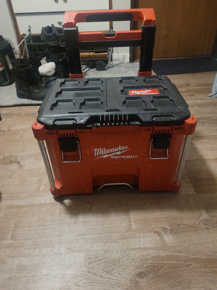 Milwaukee Packout Tool Box