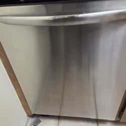 Like New 2 Yr Old Dishwasher. Frigidaire Gallert