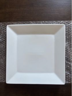 15 White Porcelain Dinner plates 🍽️