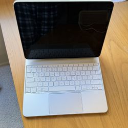 Apple iPad Pro M4 2T storage (New Unused Keyboard)