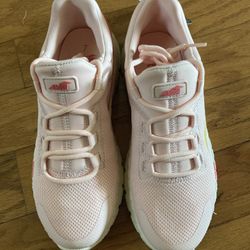 NWT Women lightweight Memory Athletic Shoes Size 7