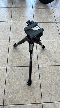 Manfrotto 055 camera tripod with MVH502AH