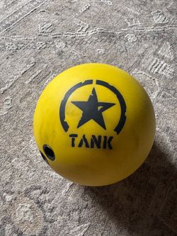 Motiv Yellowjacket Tank bowling ball