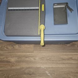 SWINGLINE CLASSIC CUT LITE GUILLOTINE PAPER TRIMMER