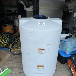 100 Gallon Water Tank