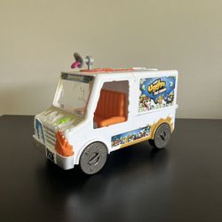 Ugglys Pet Shop Dirty Dog Wash Van Season 1 Moose Toys