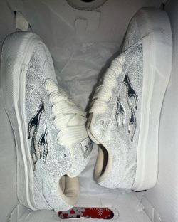Youth Girl’s STRAYE Logan Puff Sneakers Size 5