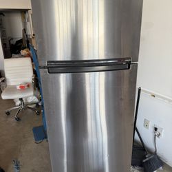 Brand New Fridge Refrigerator Whirpool 