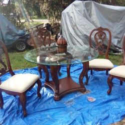 Hand Card Dining Room Set Clean Seats $90 Delivery Available