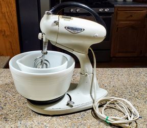 Mid Century Hamilton Beach Model G Mixguide Stand Mixer With