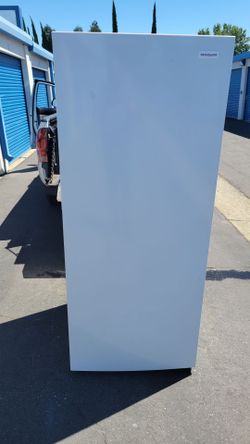 FRIGIDAIRE 16CF FREZZER LIKE NEW WORKS GREAT CAN DELIVER VACAVILLE FAIRFIELD OR ANYWHERE