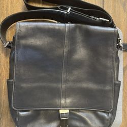 Coach Black Leather Map Bag w/ Contrast Stitching and Adjustable Shoulder Strap
