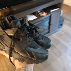 Size 7- Nike Air Huarache Run Triple Black W TB2
