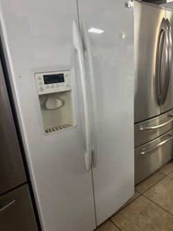GE REFRIGERATOR WORKS GREAT