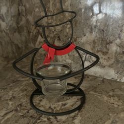 Metal snowman-shaped candle holder 