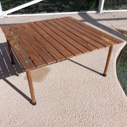 Teak beach table like new