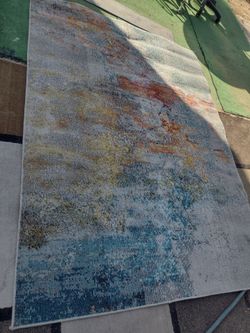 Beautiful carpet  good condition $12