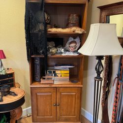 Bookshelves/cabinets 