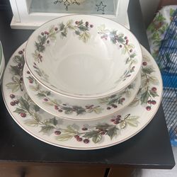 Home Holly Berry Christmas 4 Dinning Set