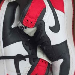 Jordan 1 Red Toe 6.5Y