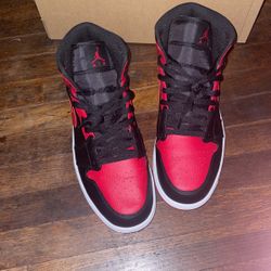 Jordan Mid 1s Size 10.5