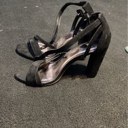 new barely worn black heels size 9 1/2 in women’s 